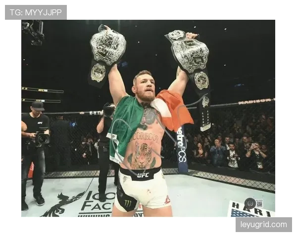 康纳·麦格雷戈在家喝蛋白粉都用香槟杯