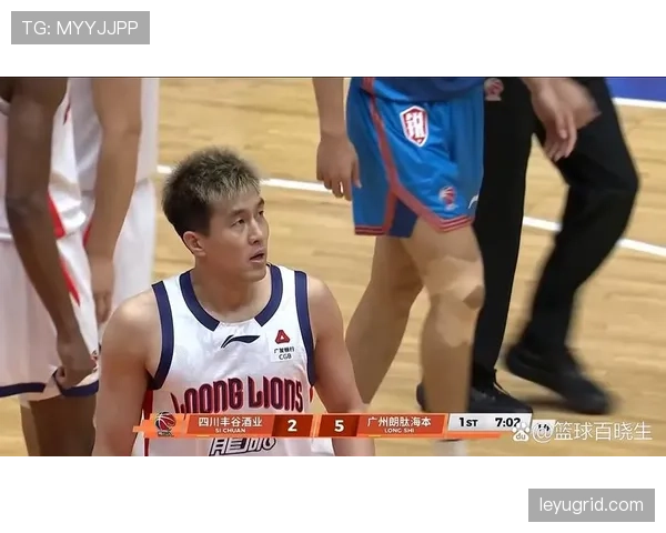 郭艾伦今天又穿着球鞋去逛街,路人全懵了,这球星也太接地气吧! 郭艾伦今天又穿着球鞋去逛街,路人全懵了,这球星也太接地气吧!